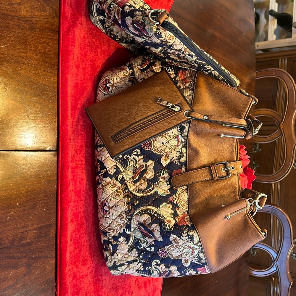 Mint condition travel bag. Includes cosmetic and money totes.